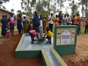 Kenya’da temiz su kuyusu sevinci