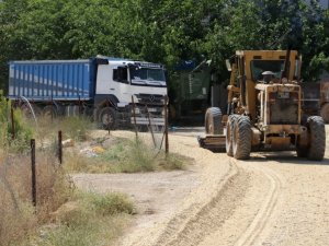 Karaköprü kırsalında yol çalışması