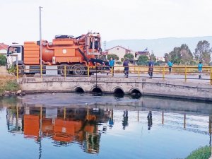 Burhaniye’de Dere Kirliliği haberi Büyükşehiri harekete geçti