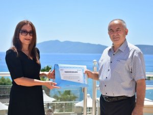 Azka otel’e SGK’dan teşekkür plaketi