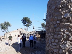 Akyaka Ortaçağ kalesinde kazılar devam ediyor