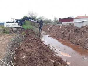 Temiz bir çevre hedefi ile dere temizlikleri sürüyor