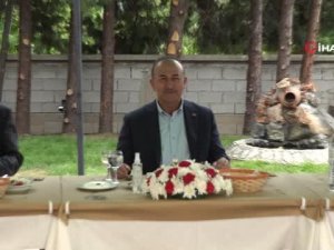 Bakan Çavuşoğlu, Batı Trakya’da onuruna verilen öğle yemeğine katıldı