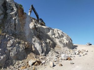 Spil Dağı’nda yol çalışmaları devam ediyor