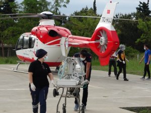 Ambulans helikopter 4 günlük bebek için havalandı