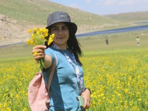 ’Keşiş Gölü’ renk cümbüşüyle hayran bırakıyor