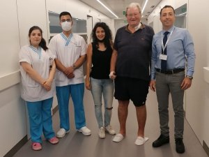 İngiliz hastaya Türk neşteri: "Türk hekimlerine güveniyorum"