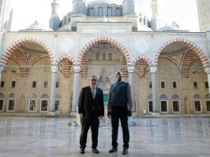 Trakya Üniversitesi mezunu Djeraki, ülkesi Çad’da Cumhurbaşkanı Başdanışmanı oldu