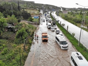 Tokat’ta sağanak ve dolu yağış hayatı olumsuz etkiledi