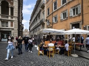 İtalya’da günlük vaka sayısı 2 binin altına düştü