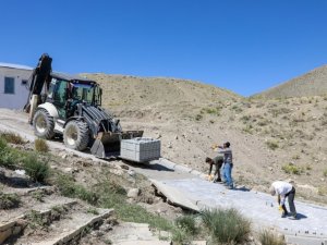 Gürpınar Belediyesi Kaymakam Kadir Çakır Çeşmesini yeniliyor