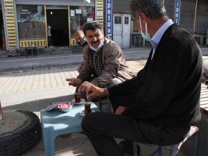 Malazgirt’te normalleşme süreciyle çaylar yeniden demlendi