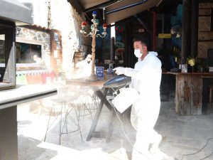 Açılış günü kafe ve restoranlar dezenfekte edildi