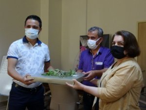 Covid’i yenen Şule öğretmenden doktorlara duygulandıran ziyaret