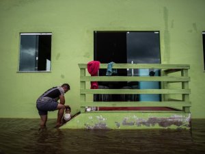 Amazon ormanlarının etrafındaki nehirlerin su seviyesinde rekor artış