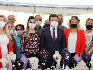 Kursiyerler yıl sonu sergisinde hünerlerini sergiledi