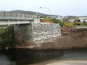 Yoğun yağışların aşındırdığı köprü onarıldı