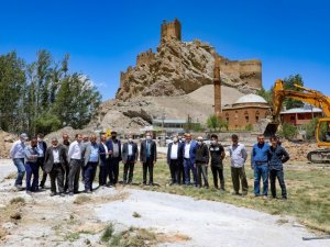 Hoşab Kalesi’ni ihtişamına kavuşturacak projenin startı verildi