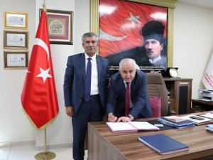 Van’da sahipli kedi ve köpeklere mikroçip takılması için protokol imzalandı