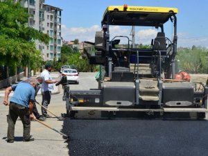 Yeşilyurt’un yolları sıcak asfalt ile güzelleşiyor