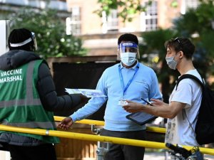 İngiltere’de yetişkinlerin 4’te 3’ü aşılandı