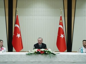 Cumhurbaşkanı Erdoğan, milli sporcuları kabul etti