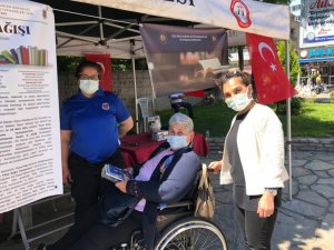 Çocuklardan ve huzurevi sakinlerinden kitap bağışı