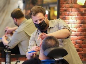 Saç tasarım uzmanı Yusuf Aydın’dan yağlı saçlar için öneriler