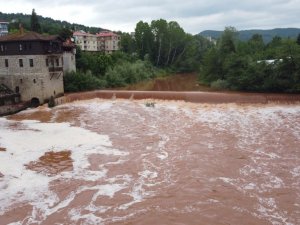 Bartın Irmağı’nda dikkat çeken köpükler oluştu