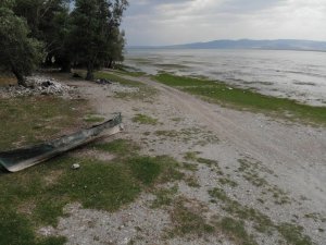Bölgenin su deposu Işıklı Gölü’nde su seviyesi yüzde 50 azaldı