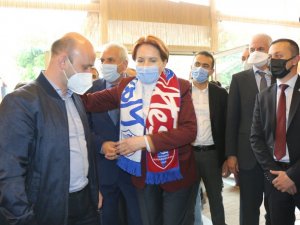 Akşener, Safranbolu’da esnafları ziyaret etti