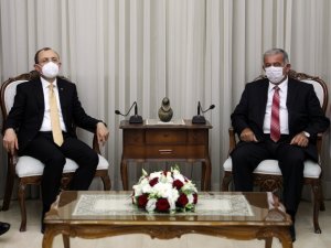 Ticaret Bakanı Muş, KKTC Meclis Başkanı Sennaroğlu ile görüştü