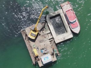 Van Gölü’nde kötü kokuya neden olan dip çamur temizliği başladı