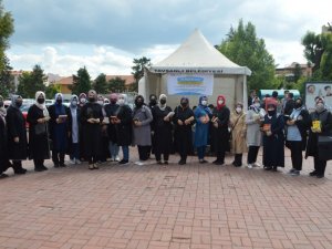 AK Parti Kadın Kolları Başkanlığı’ndan kitap desteği