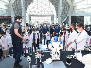 Bakan Kurum Konya Bilim Merkezi’nde öğrencilerle buluştu