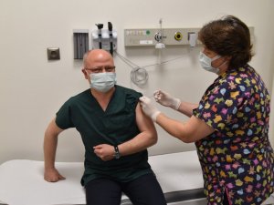 Gürkan ilk doz aşısını vuruldu