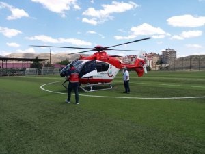 Beyin kanaması geçiren vatandaş, ambulans helikopterle hastaneye yetiştirildi