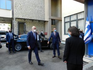 Yunanistan Dışişleri Bakanı Dendias, Kosovalı mevkidaşı ile görüştü