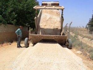 Akçakale’de yol çalışması sürüyor