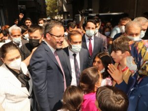 Bakan Kasapoğlu Diyarbakır’da esnafla bir araya geldi