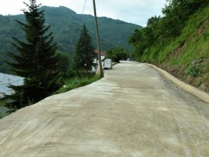Altınordu’da beton yol seferberliği sürüyor