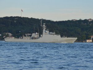 İngiliz Savaş Gemisi ’HMS Trent’ İstanbul Boğazı’ndan geçti