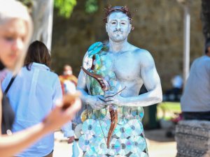 Canlı heykellerle çevreye duyarlılık çağrısı