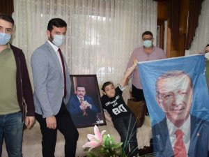 Cumhurbaşkanı Erdoğan genç kızın kendisine olan sevgisini karşılıksız bırakmadı