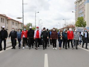 Çevre için yürüyüş yapıp pedal çevirdiler