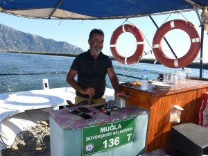 Dalyan’da sezonu gecikmeli açan tekneciler turistleri bekliyor