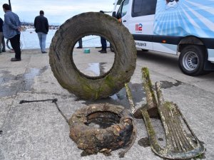 Denizden 7 ton çöp çıkarıldı