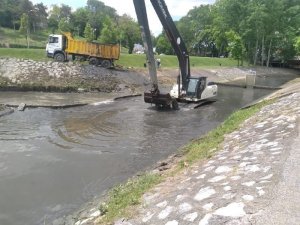 Büyükşehir Dünya Çevre Günü’nde Çark Deresi’ni temizledi