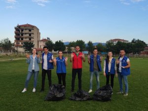 Gençler çevre temizliği yaptılar