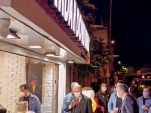 Cumhurbaşkanı Erdoğan, Beylerbeyi’nde dondurmacıya uğradı